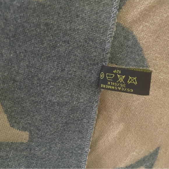 LOUIS VUITTON Reversible Cashmere Scarf - Picture 7 of 10